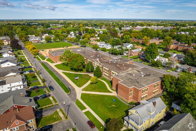 Students and staff love the campus of Salem Hyde Elementary School.