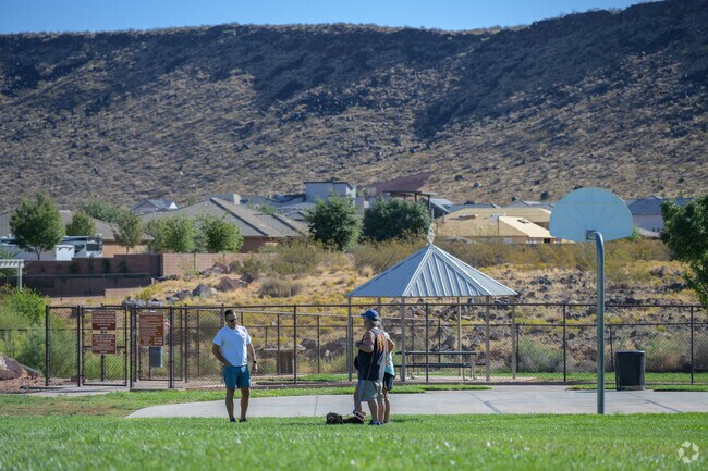 Dixie Springs features easy access to parks and trails.
