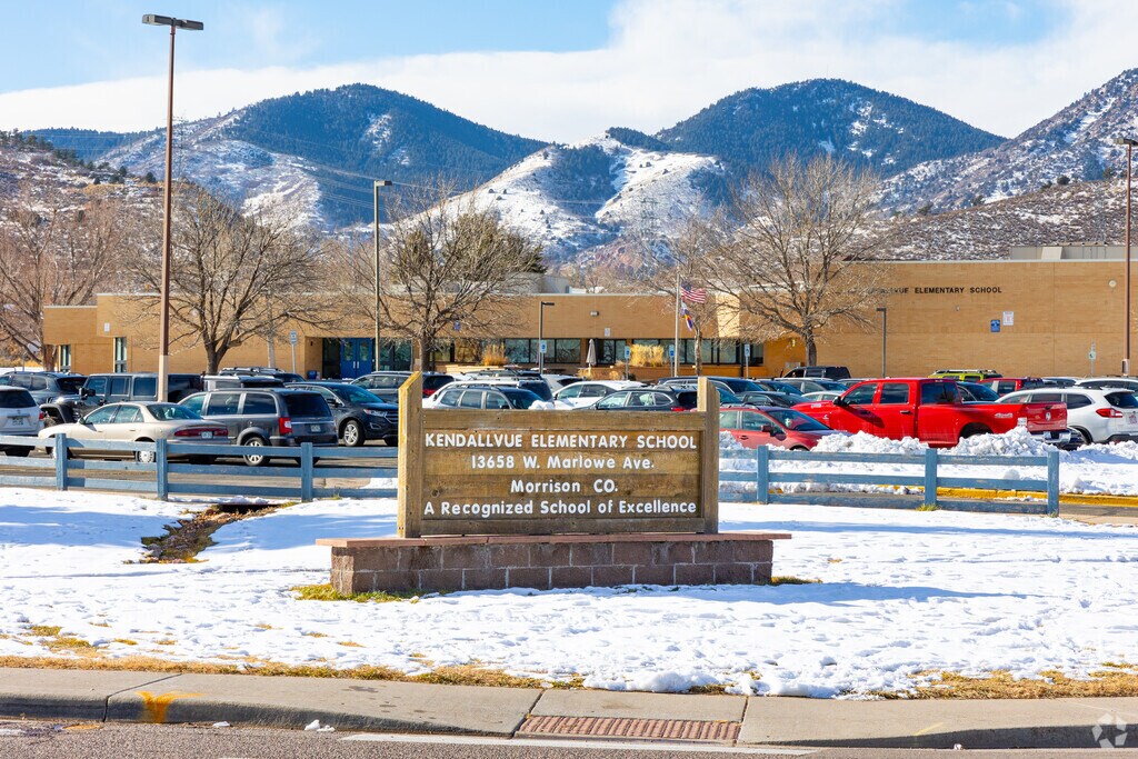 Kendallvue Elementary School in Morrison has a student-teacher ratio of 14 to 1.