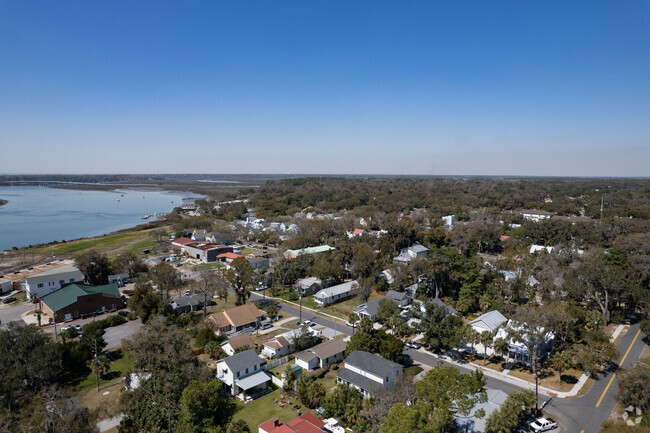 Port Royal, South Carolina is surrounded by water.