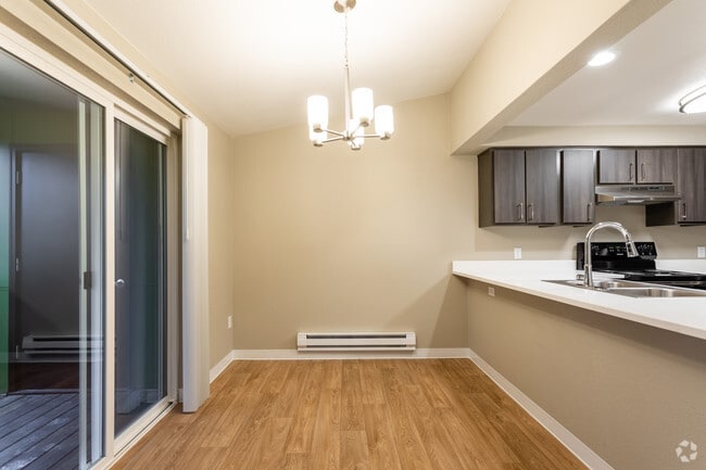 2BR, 1BA - 884 SF - Renovated