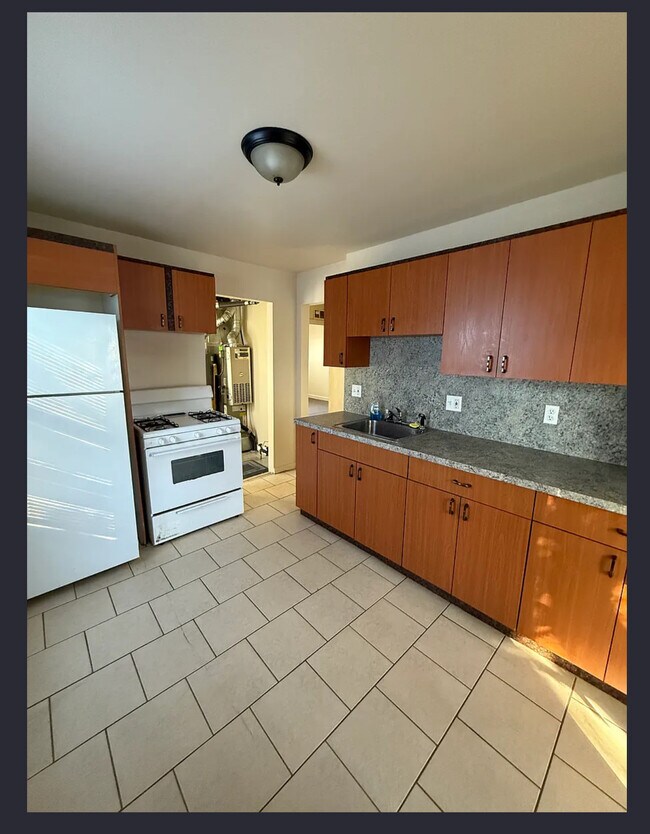 11260 Jackson Ave, Warren, MI 48089