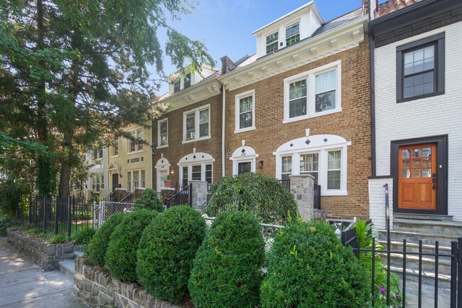 1452 Spring Rd NW, Washington, DC 20010 - photo 3