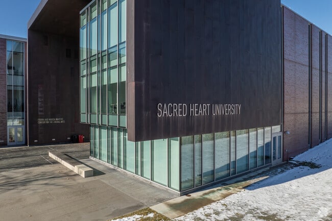 The Sacred Heart Academy offers great and accesible higher education.