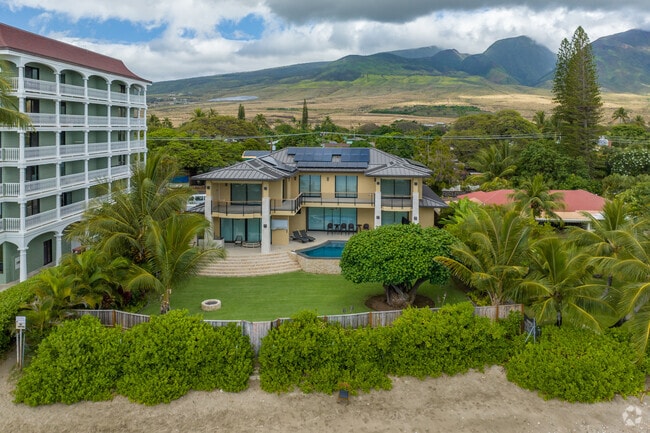 Custom homes in Lahaina share the shore with beautiful resorts.