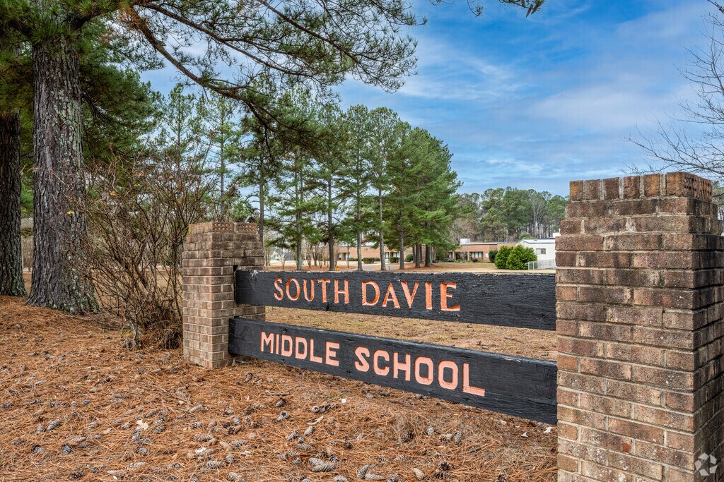 South Davie Middle School has received an overall grade of B from Niche.