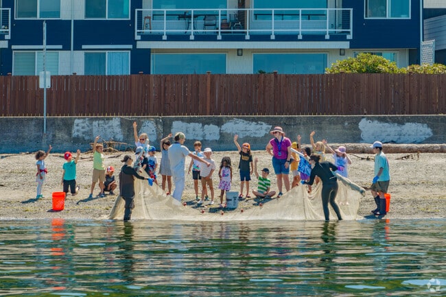 Take your kids to Redondo Beach to learn about the area.