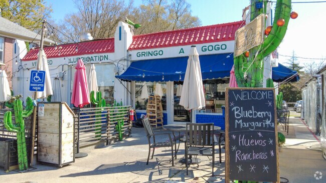 Restaurants such as Gringo A GoGo are just a mile away from College Park.