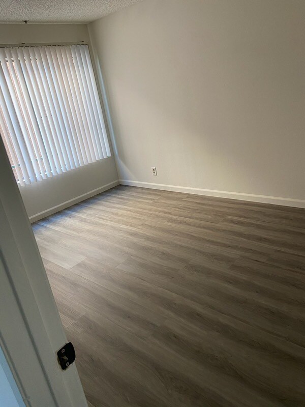 1325 Hoover S St unit 204, Los Angeles, CA 90006 - photo 4