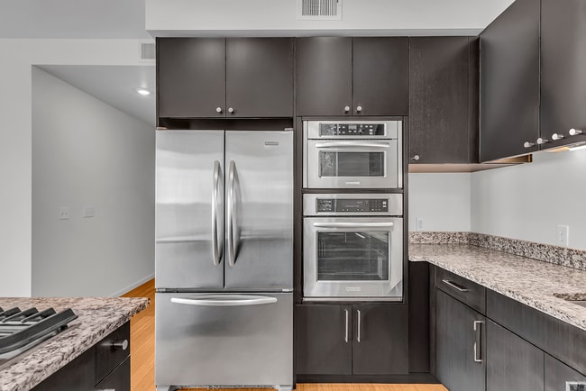 Sophia's View — Condo-Style 2BR/2BA Flats & Townhomes in South Portland, Portland, OR 97239 - photo 6