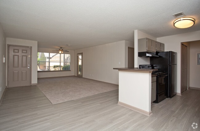 1BR, 1BA - 908 SF