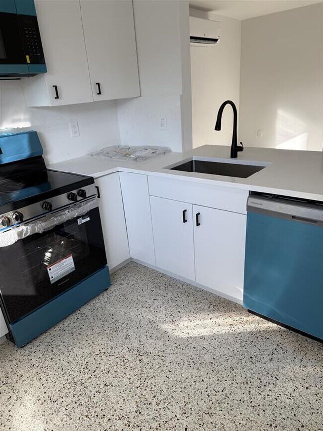 634 SW 2ND, Miami, FL 33130 - photo 3