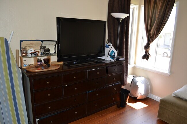 909 W 1st St unit 913, San Pedro, CA 90731 - photo 5