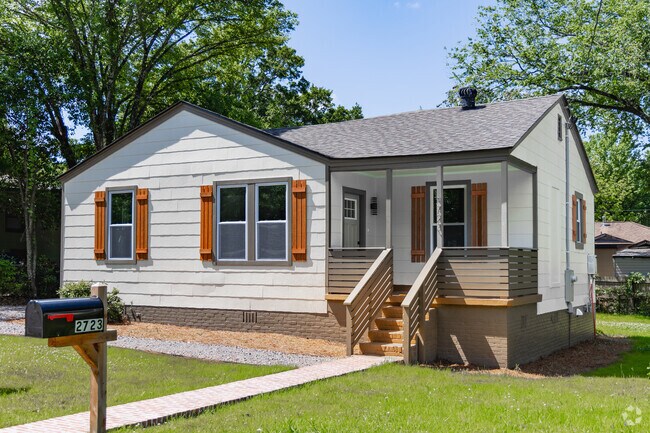 Waylyn has beautiful cottage style homes with landscaped lawns.