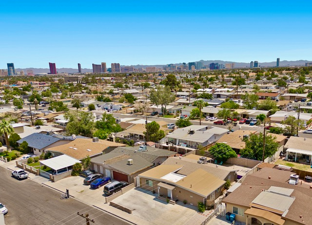 5333 Longridge Ave unit 3-3 bedroom, Las Vegas, NV 89146 - photo 1