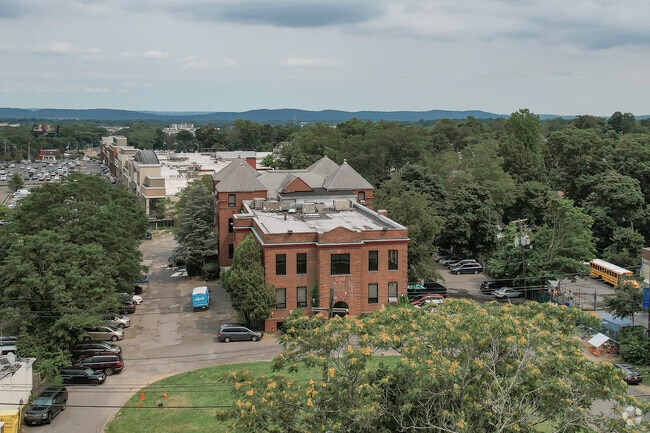 Yeshiva Bais Hachinuch in Spring Valley serves 62 students in grades 3-8.