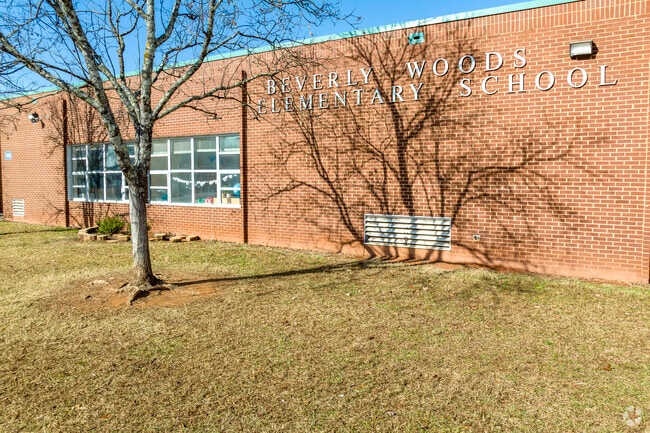 Beverly Woods Elementary School campus building.