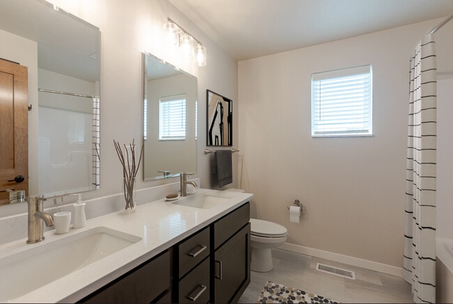2 Bedroom Townhouse bathroom