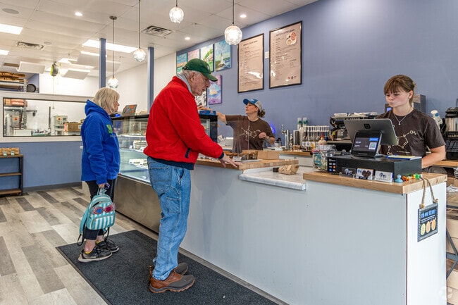 Great Lakes Chocolate & Dessert Co serves pies, cakes, cheesecakes and more to Traverse Heights.