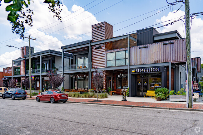 Lake Forest's South Front District offers an eclectic mix of shops and cuisine.