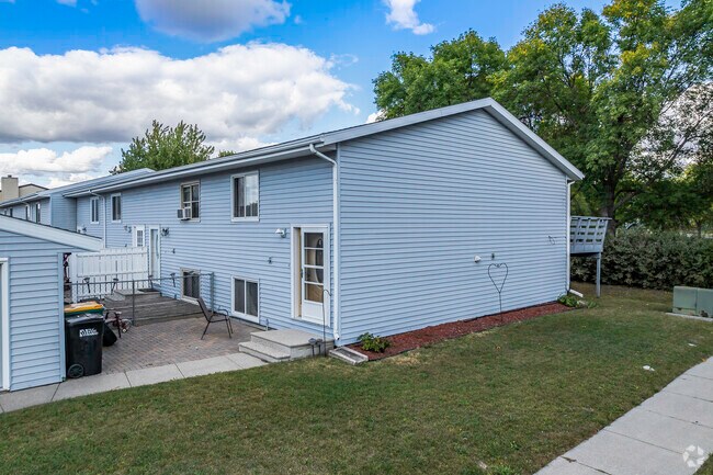 This townhome has a detached 2-car garage in Meadowridge.
