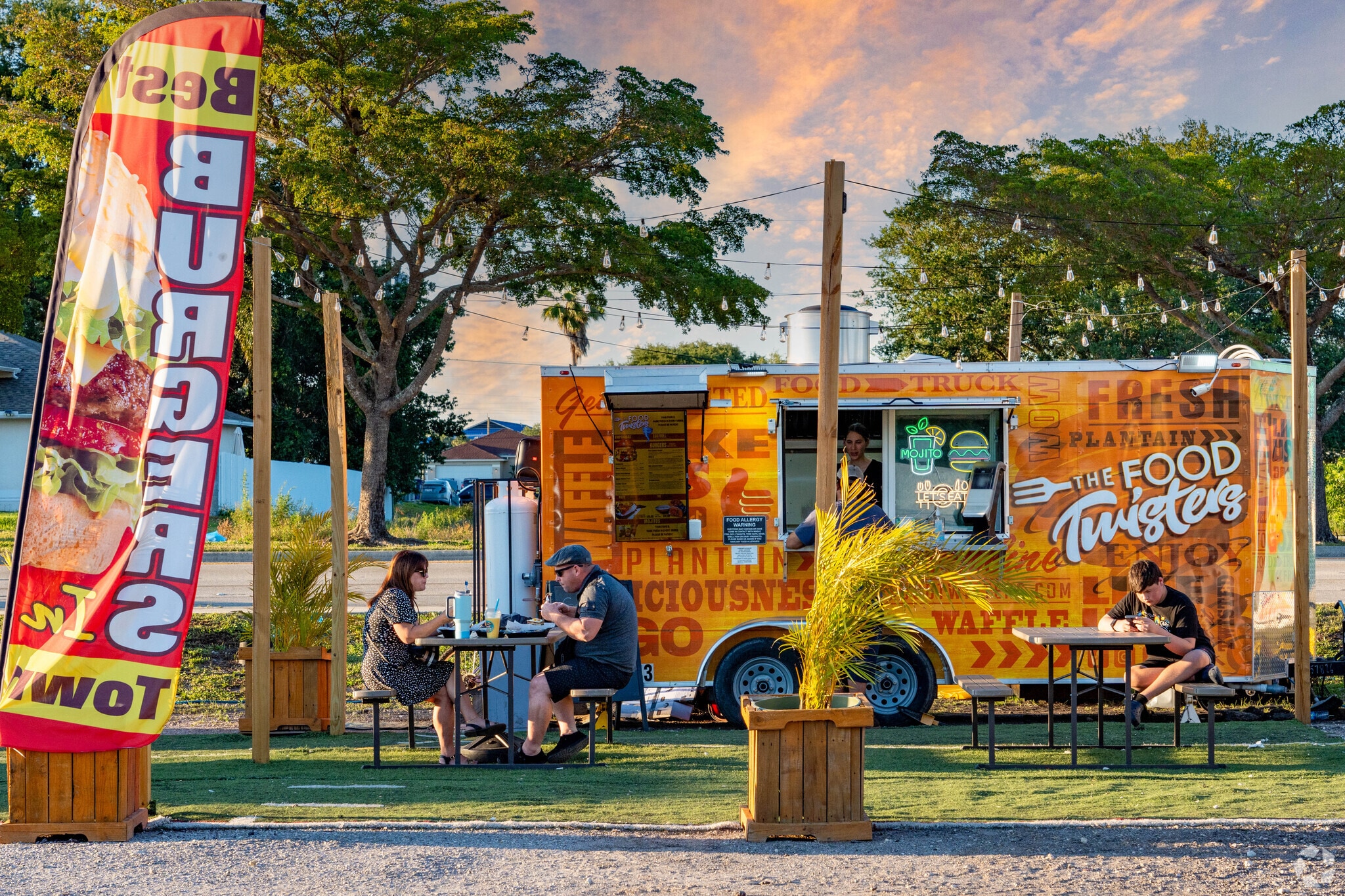 Food Trucks are particularly popular in Lehigh Acres and Centennial is no exception.