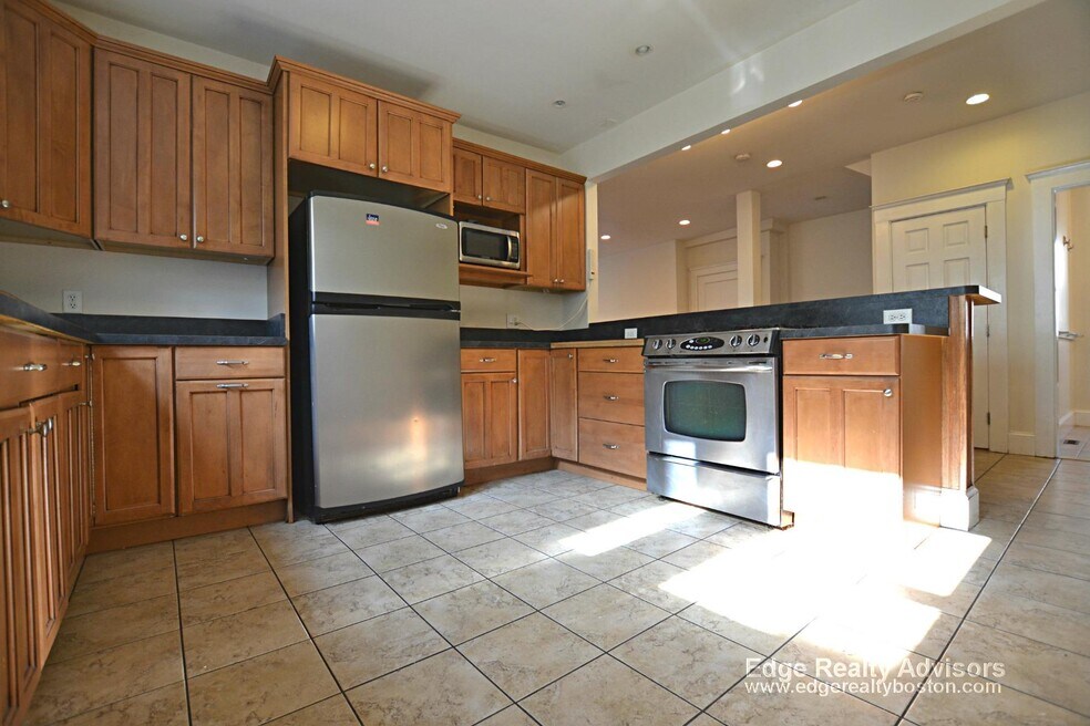 49 Radnor Rd unit 1, Brighton, MA 02135 - photo 1