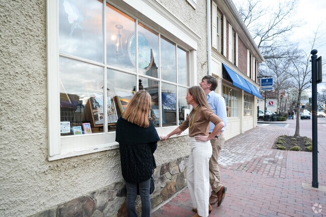 Locals browse boutiques in downtown Middleburg.