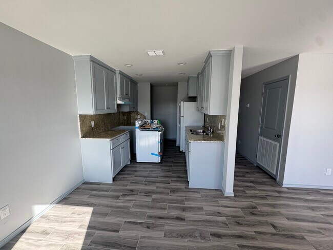 21 Dunlap St unit B, Brownsville, TX 78521 - photo 4