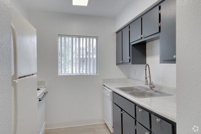 The Pacifica - 1 & 2 bedrooms units - washer/dryer in units, Mesa, AZ 85201 - photo 6