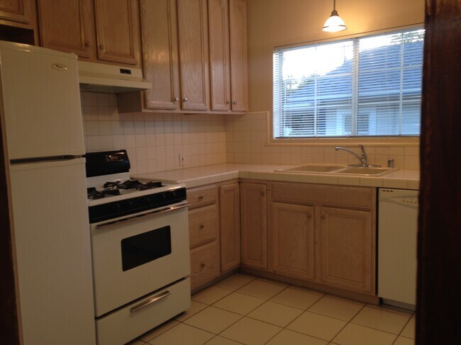 1803 Orchard Ave, Glendale, CA 91206 - photo 6