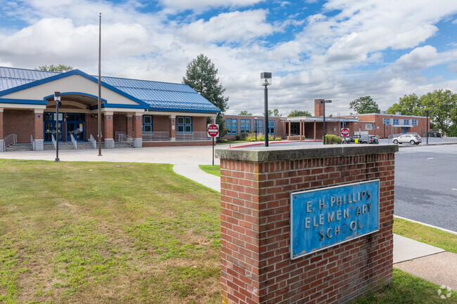 Phillips Elementary School has a student to teacher ratio of 14 to 1 with around 329 students.