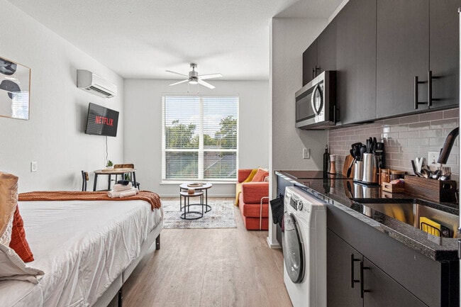 596 W 9th St unit ID1335765P, Dallas, TX 75208 - photo 3