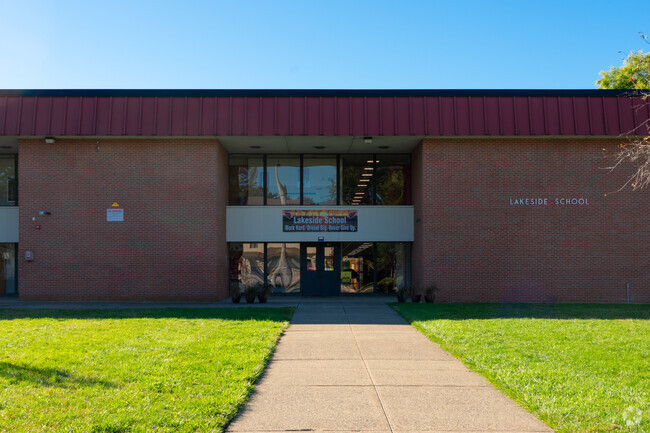 Lakeside Middle School provides education in the neighborhood of 
Pompton Lakes.