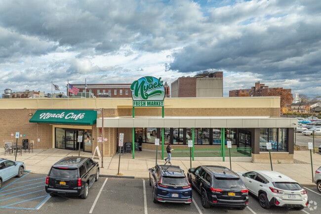 Nyack Fresh Market near Grand View-on-Hudson is ideal for everyday groceries.