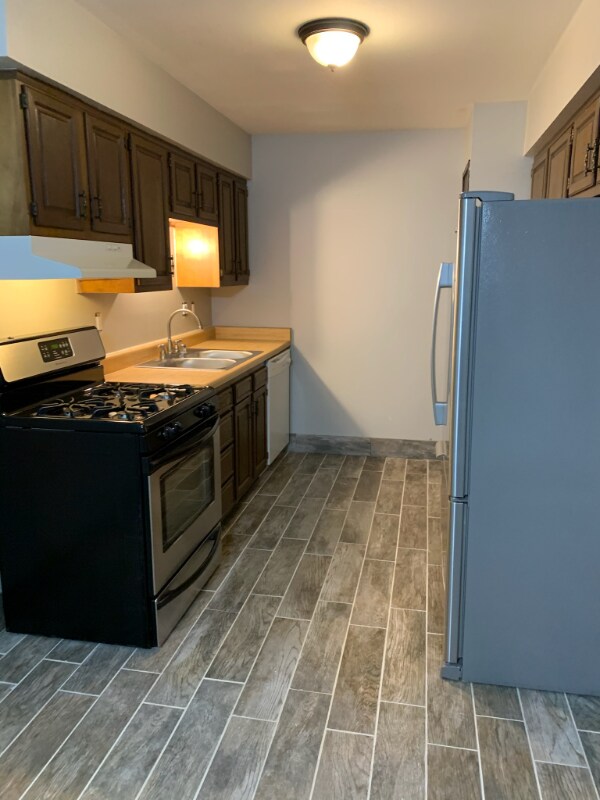 7512 N Granville Rd unit 104, Milwaukee, WI 53224 - photo 2