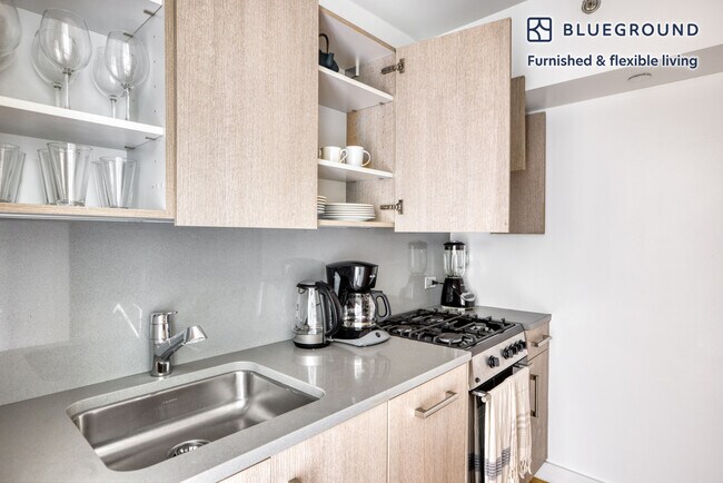 101 W 15th St unit FL5-ID33, New York, NY 10011 - photo 7