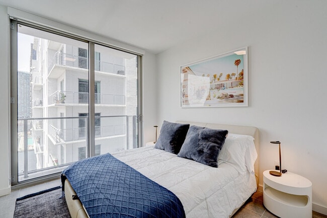 249 NE 4th St unit ID1058669P, Miami, FL 33132 - photo 5