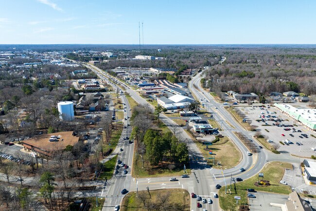 Robious residents have quick access to both Robious Road and the Midlothian Turnpike.
