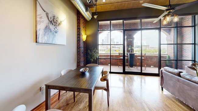 505 Bastrop St unit 402, Houston, TX 77003 - photo 2