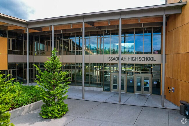 Issaquah High School Entrance offers education to local students.