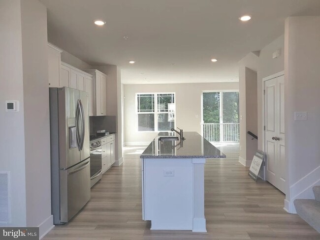 6947 Farragut Dr, Bryans Road, MD 20616 - photo 4