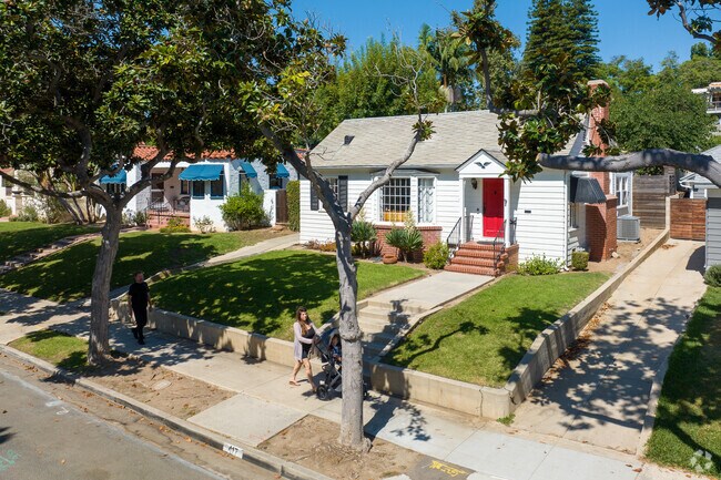 These 20th century homes on small lots are charming in the Fullerton area near downtown.