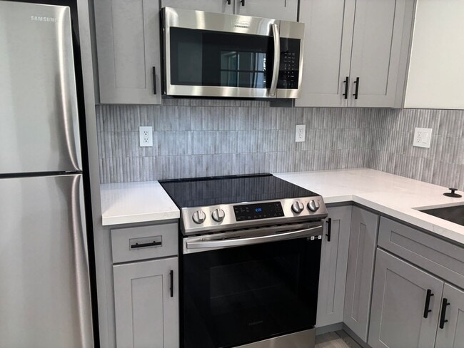 1219-1223 S Lake St unit 1223, Burbank, CA 91502 - photo 4