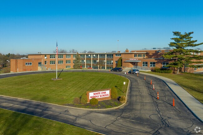 White Oak Middle School received a C rating from the educational review site Niche