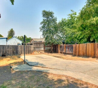 671 Santiago Ave, Sacramento, CA 95815