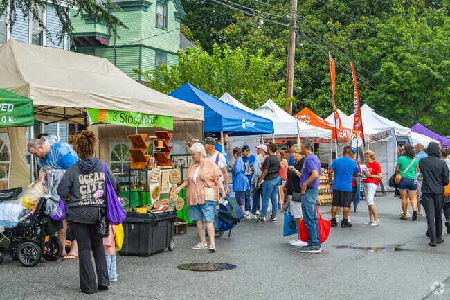 Local vendors fill the streets of downtown Middletown for the Olde Tyme Peach Festival.