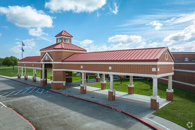 Barbara Cockrell Elementary School helps students of The Lakes at Highland Glen thrive.