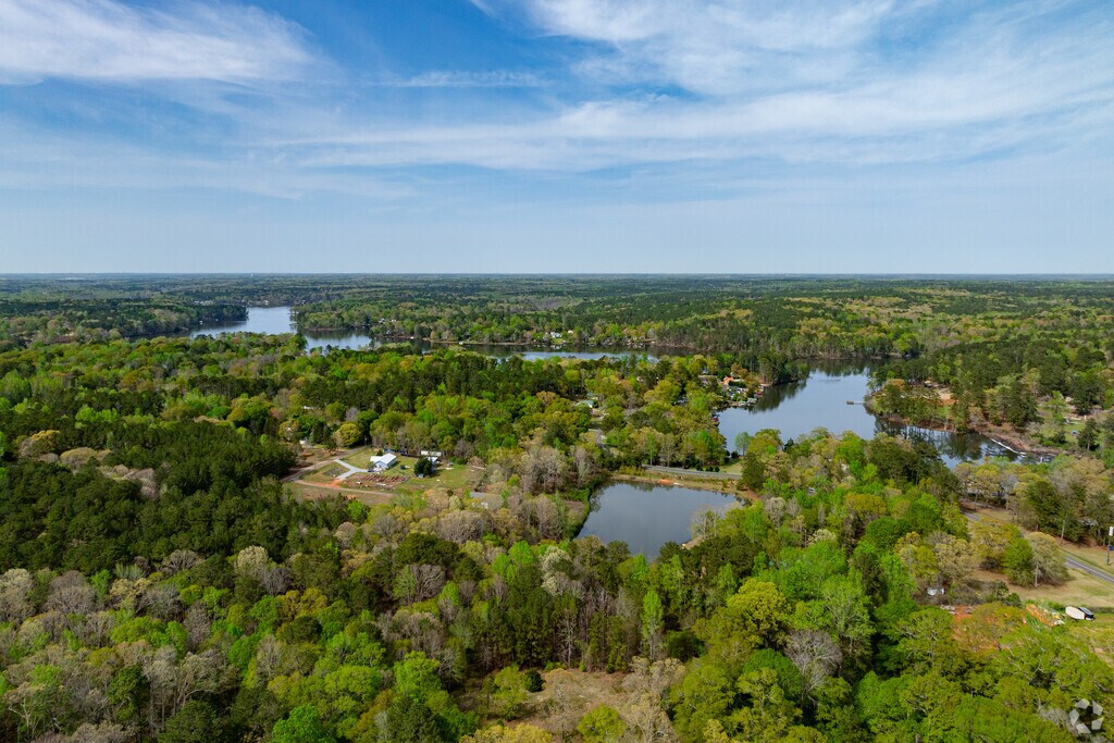 Towaliga Shores is a welcoming neighborhood in Jackson, Georgia, nestled right along the beautiful shores of High Falls Lake.