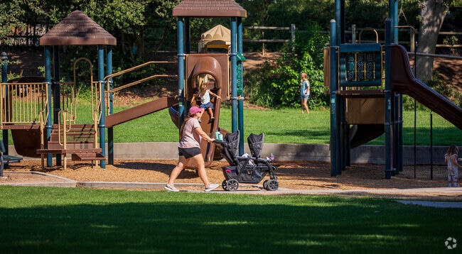 Take a stroll through Templeton Park in Paso Robles.